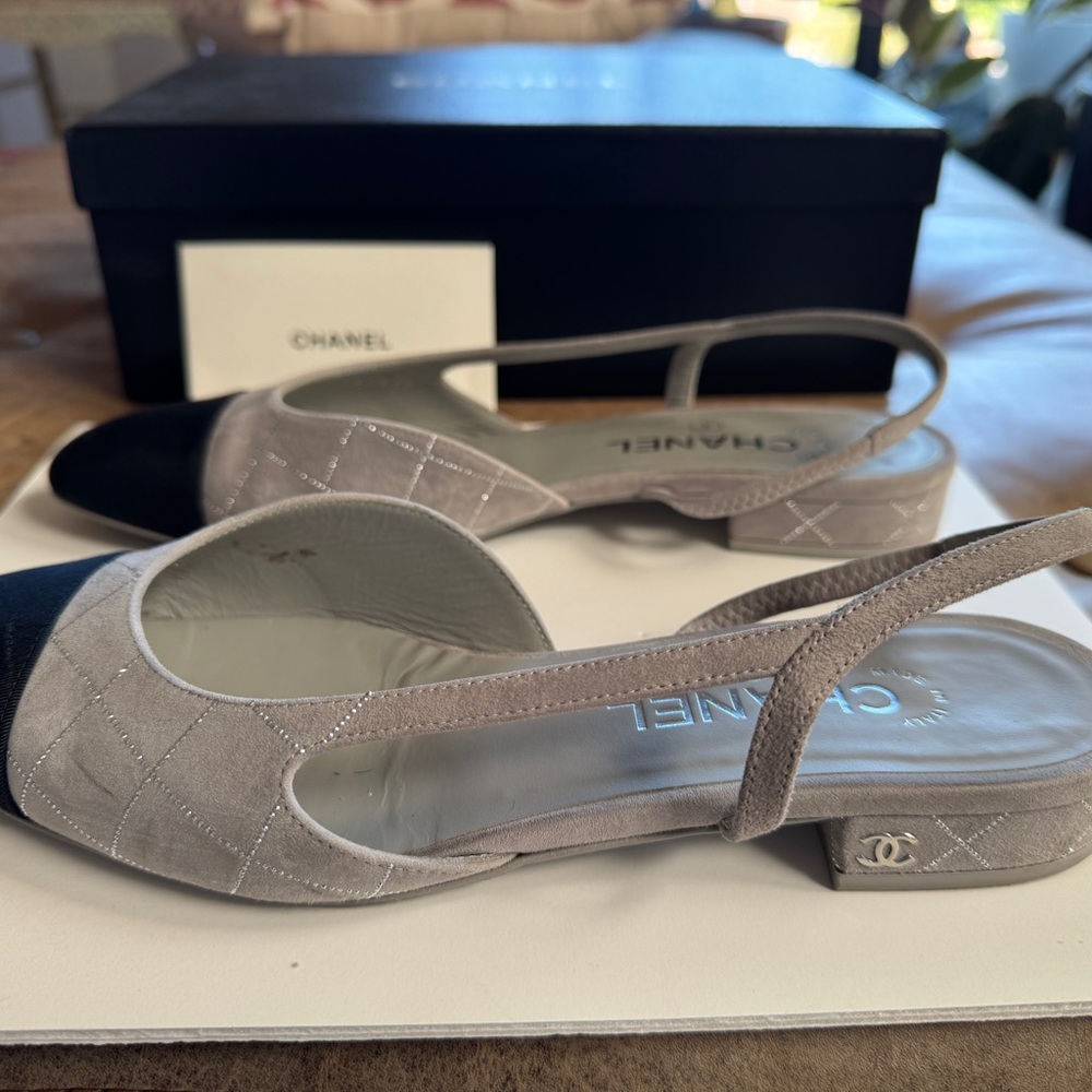 CHANEL Women's Black and gray slingback flats - Picture 3 of 7